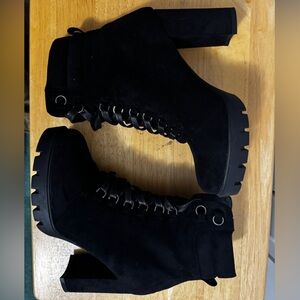 Azalea Wang Black Faux Suede Lace-Up Women's Booties - 8.5 - NWOT